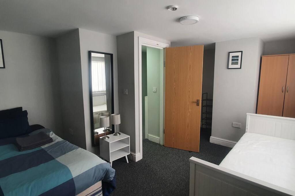 1 Bedroom Flat, Sleeps Up To 5Ppl, City Center Cardiff Exterior foto
